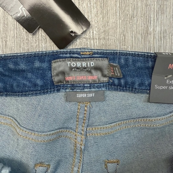 Torrid Medium Wash Midfit Super Skinny Jeans - New - Size 14 - Picture 6 of 6